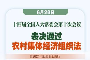 期待明日交锋！国足新帅伊万携张琳芃赛前与新加坡主帅队长合影